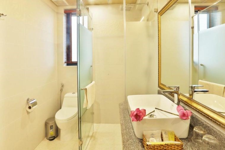 Senior Deluxe Triple